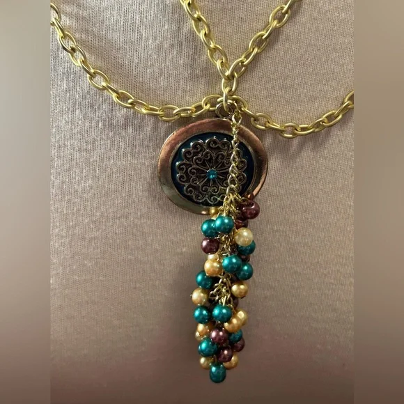 NWOT Gold Tone With Bead Charm and Hummingbird Clasp - Picture 4 of 5